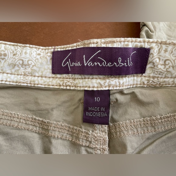 Gloria Vanderbilt Crop capris size 10- khaki. 22” inseam. Cinch ribbon hems - Picture 3 of 6